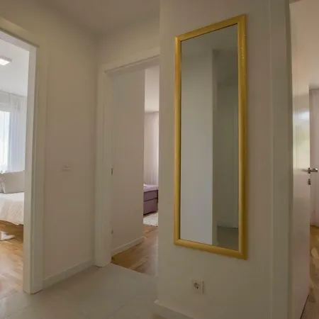 M Villa *