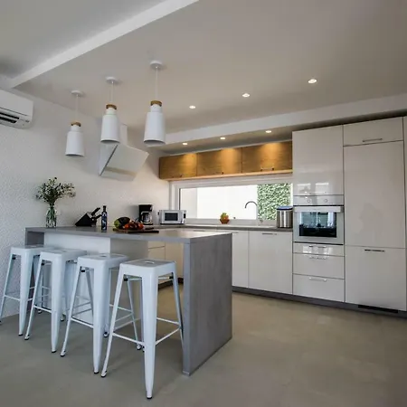 M Villa *